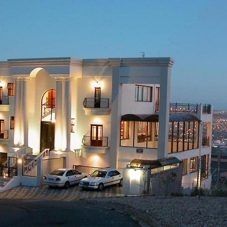 Keret Accommodation Белвилл Экстерьер фото