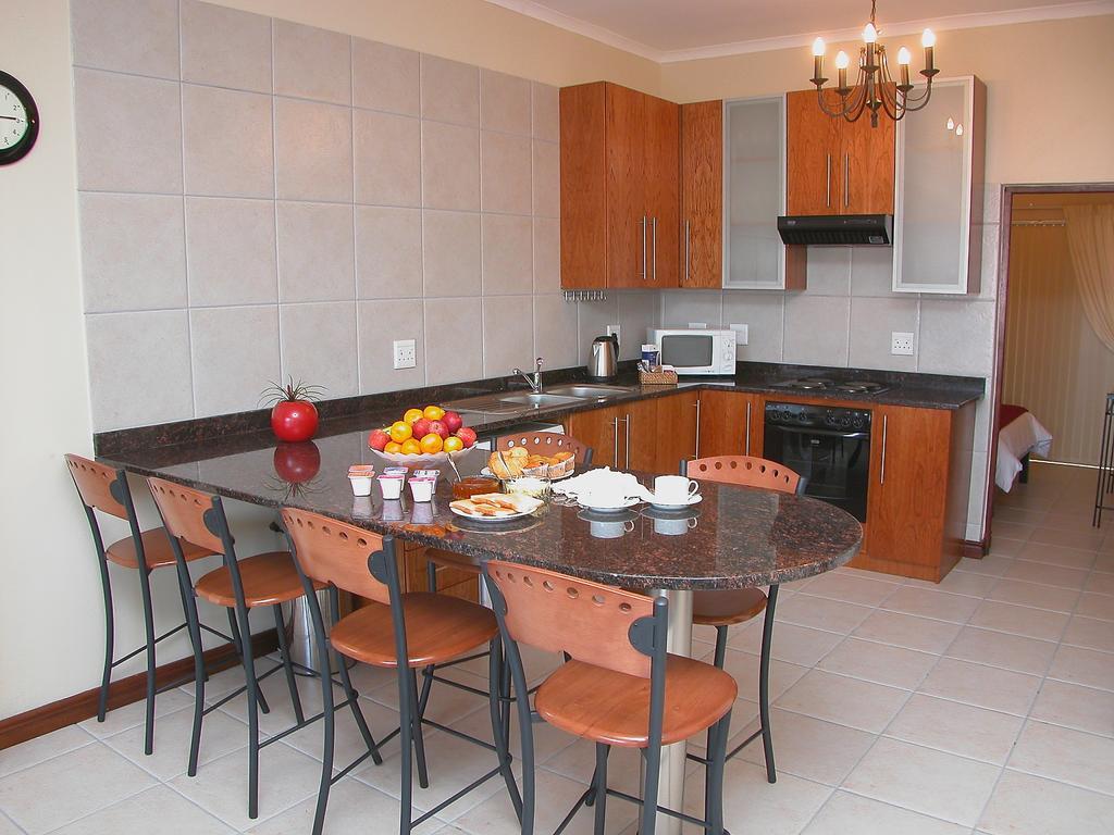 Keret Accommodation Белвилл Экстерьер фото