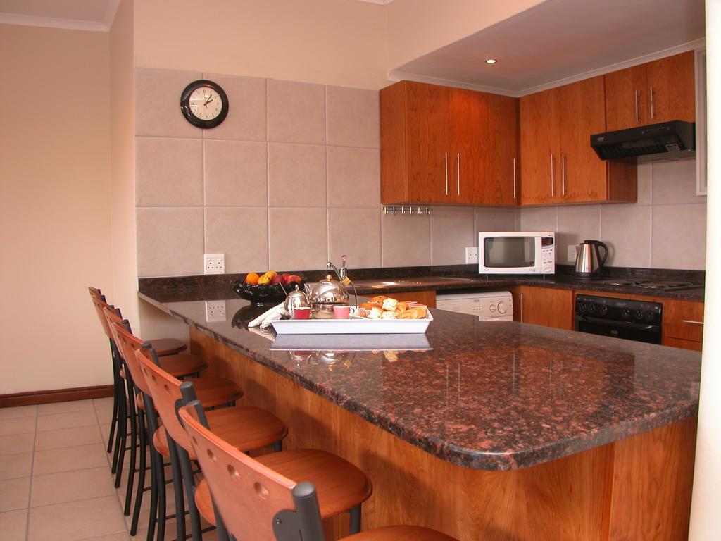 Keret Accommodation Белвилл Экстерьер фото