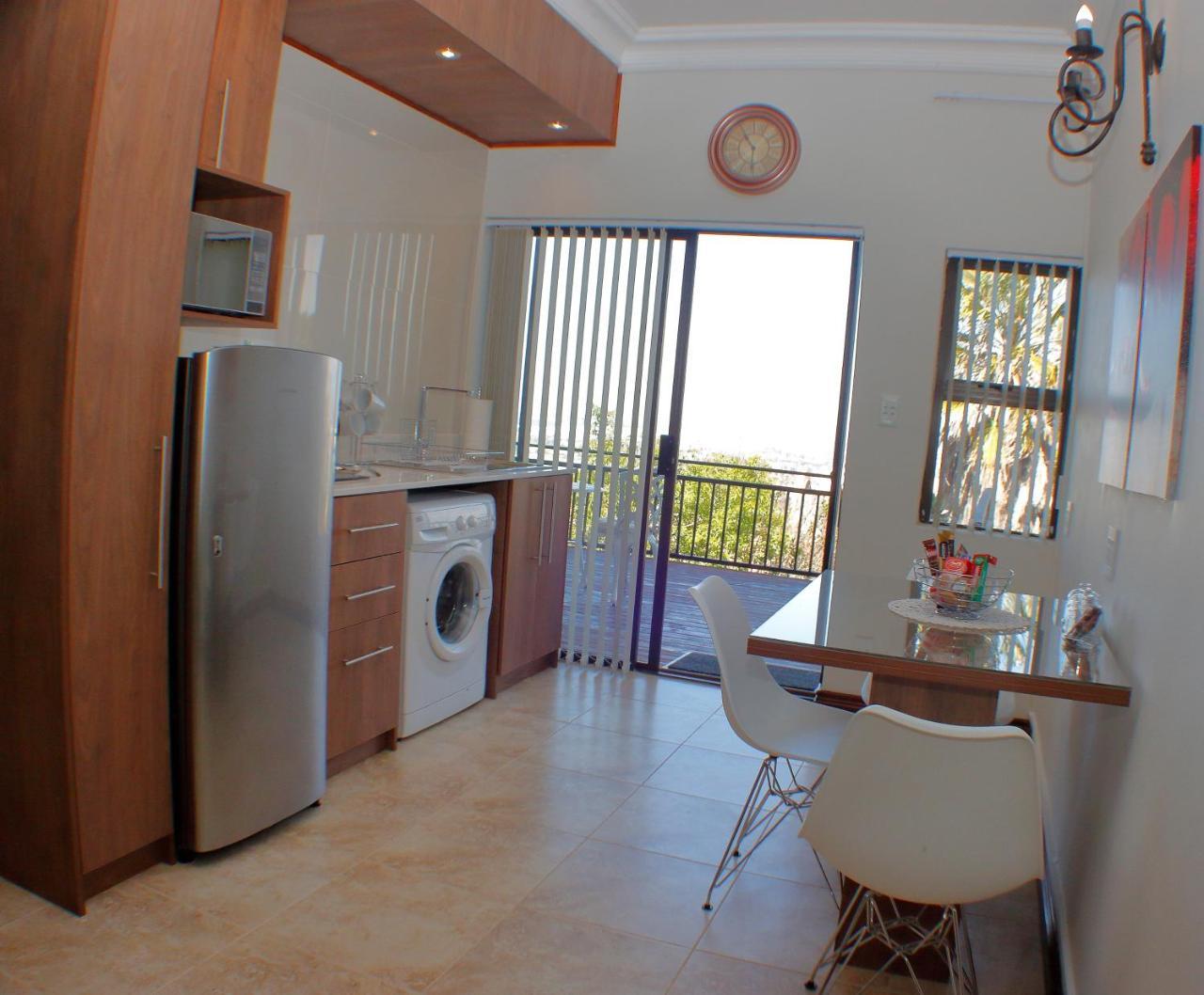 Keret Accommodation Белвилл Экстерьер фото