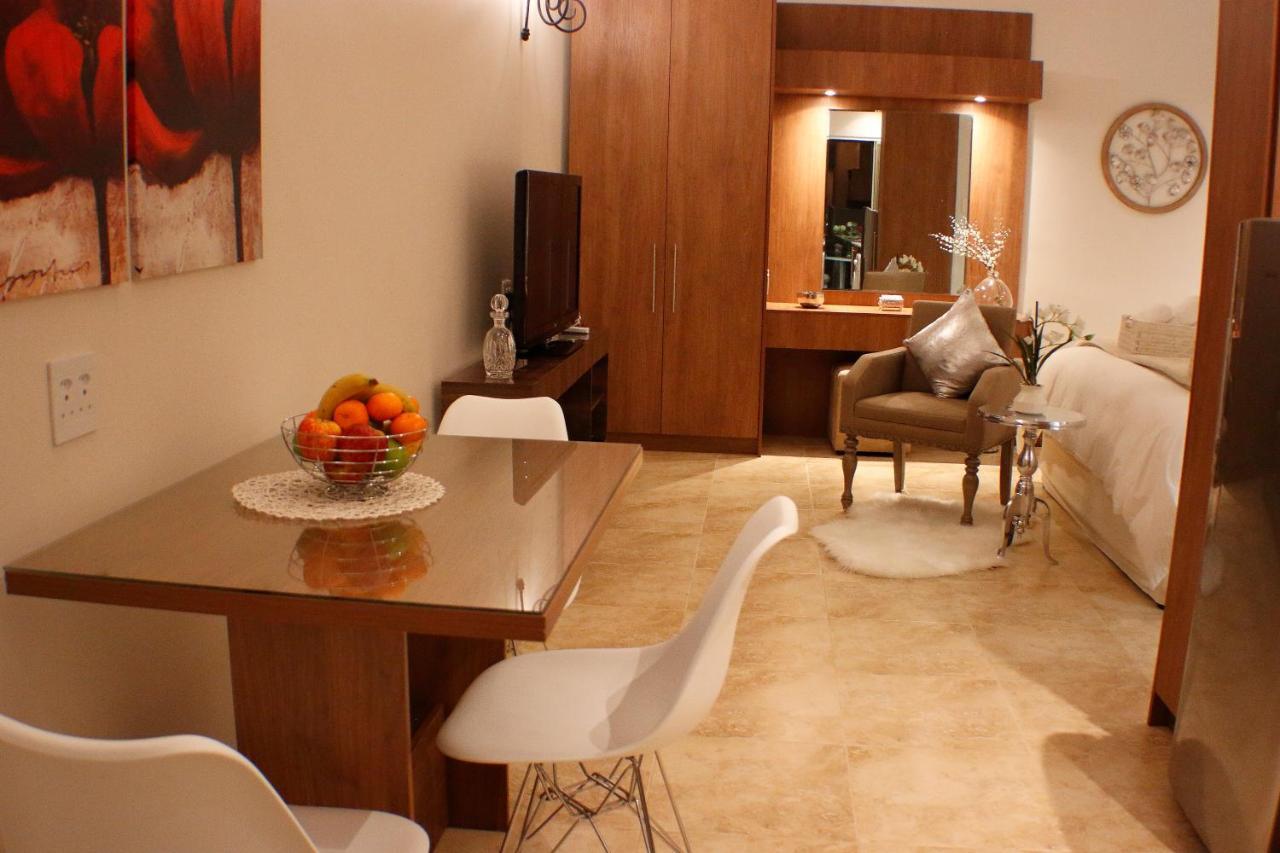 Keret Accommodation Белвилл Экстерьер фото